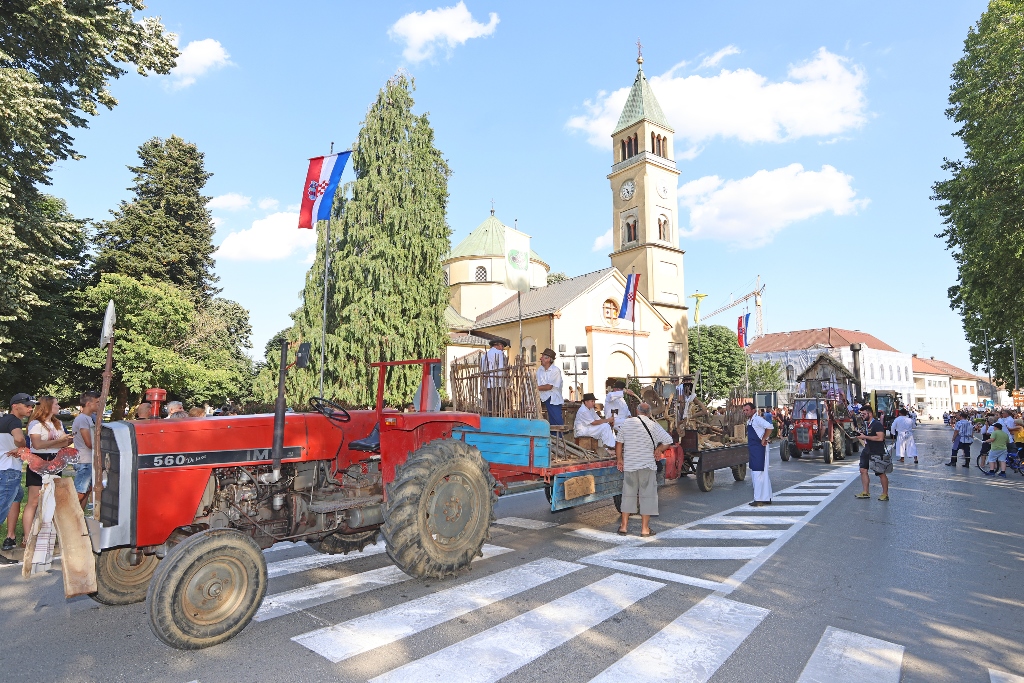 Povorka aranžiranih kola u Đurđevcu 