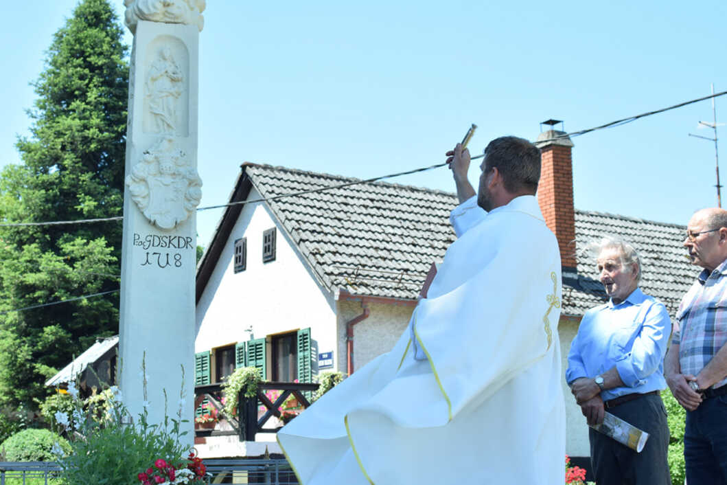 Blagoslov pila Presvetog Trojstva u Cvetkovcu