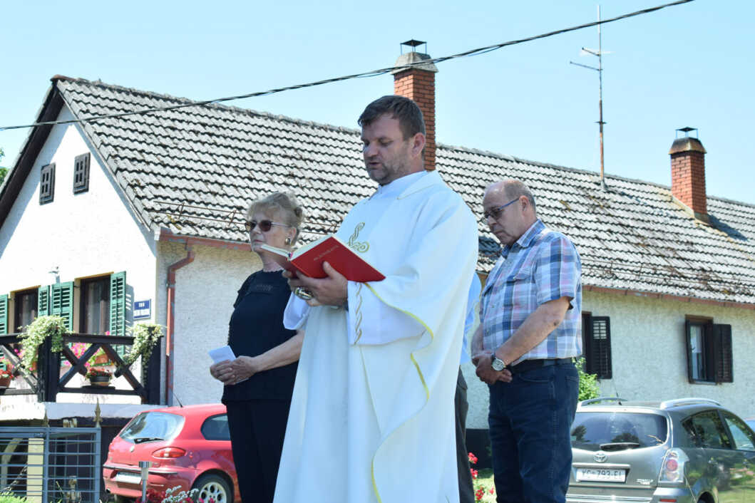 Blagoslov pila Presvetog Trojstva u Cvetkovcu