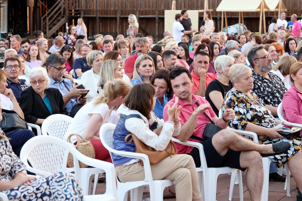 Predstava Potpuni stranci u Đurđevcu