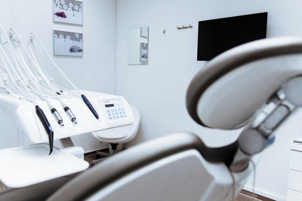 Stomatološka stolica/stomatolog/zubar