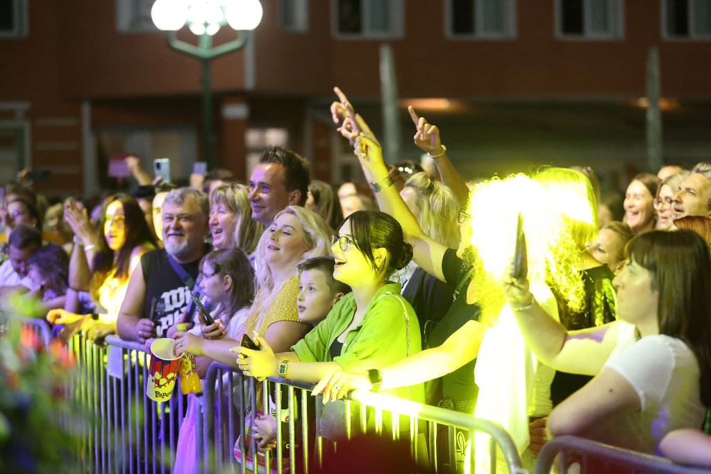 Koncert Tonija Cetinskog u Đurđevcu