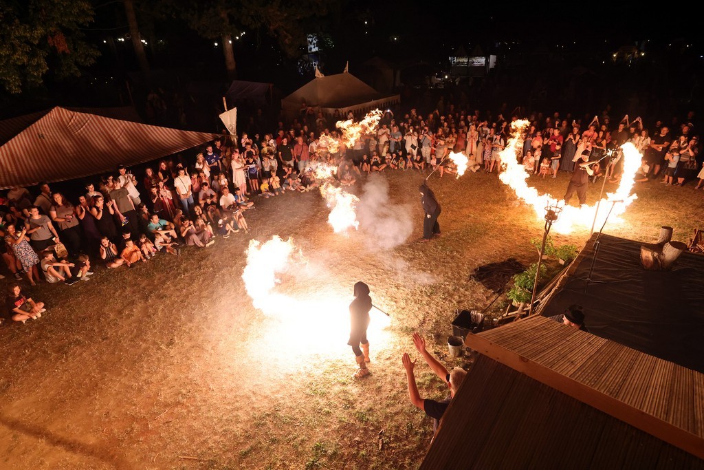 Vatrene čarolije koprivničkih mušketira i haramija na Renesansnom festivalu