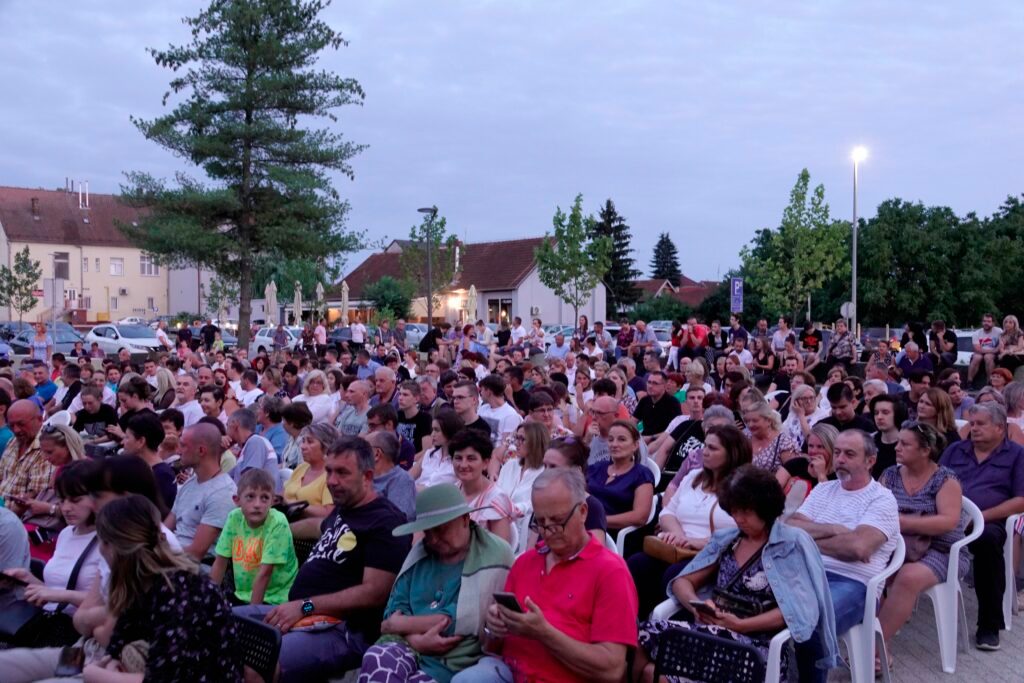 Brojna publika na stand up-u Jana Kerekeša