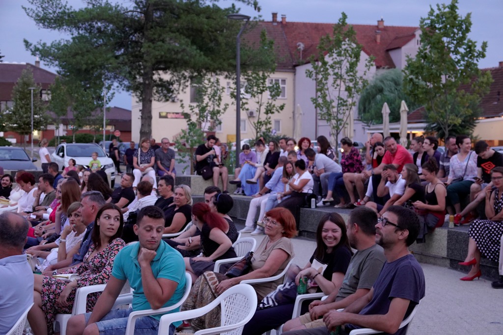 Brojna publika na stand up-u Jana Kerekeša