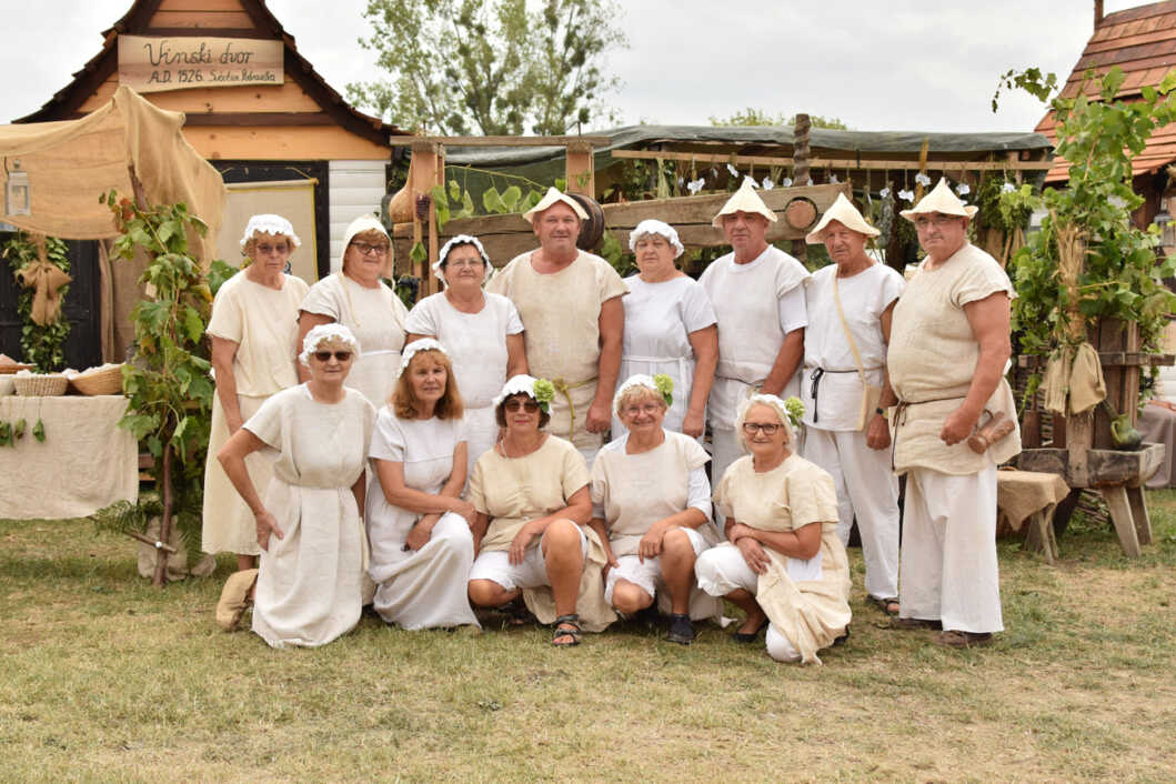 Članovi udruge umirovljenika Matice Općine Rasinja na Renesansnom festivalu