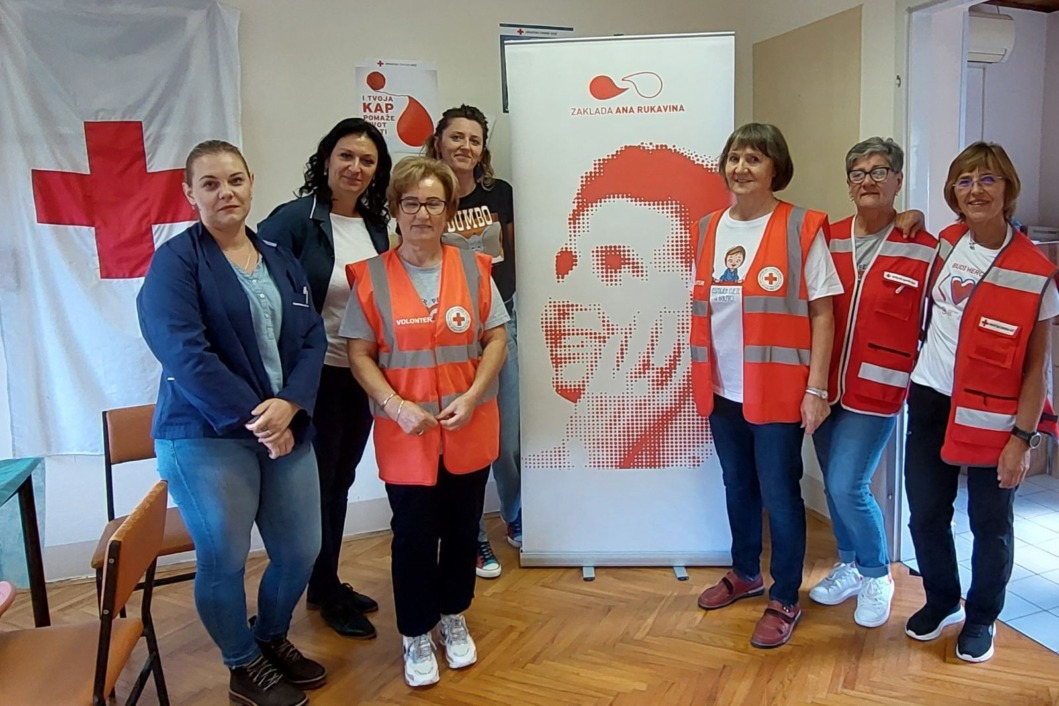 Djelatnice Zaklade Ana Rukavina, volonterke koprivničkog društva Crvenog križa i medicinske sestre iz županijskog Doma zdravlja