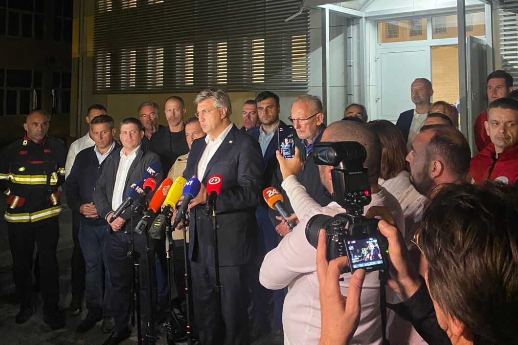 Premijer Plenković obišao mjesto teške željezničke nesreće kod Novske