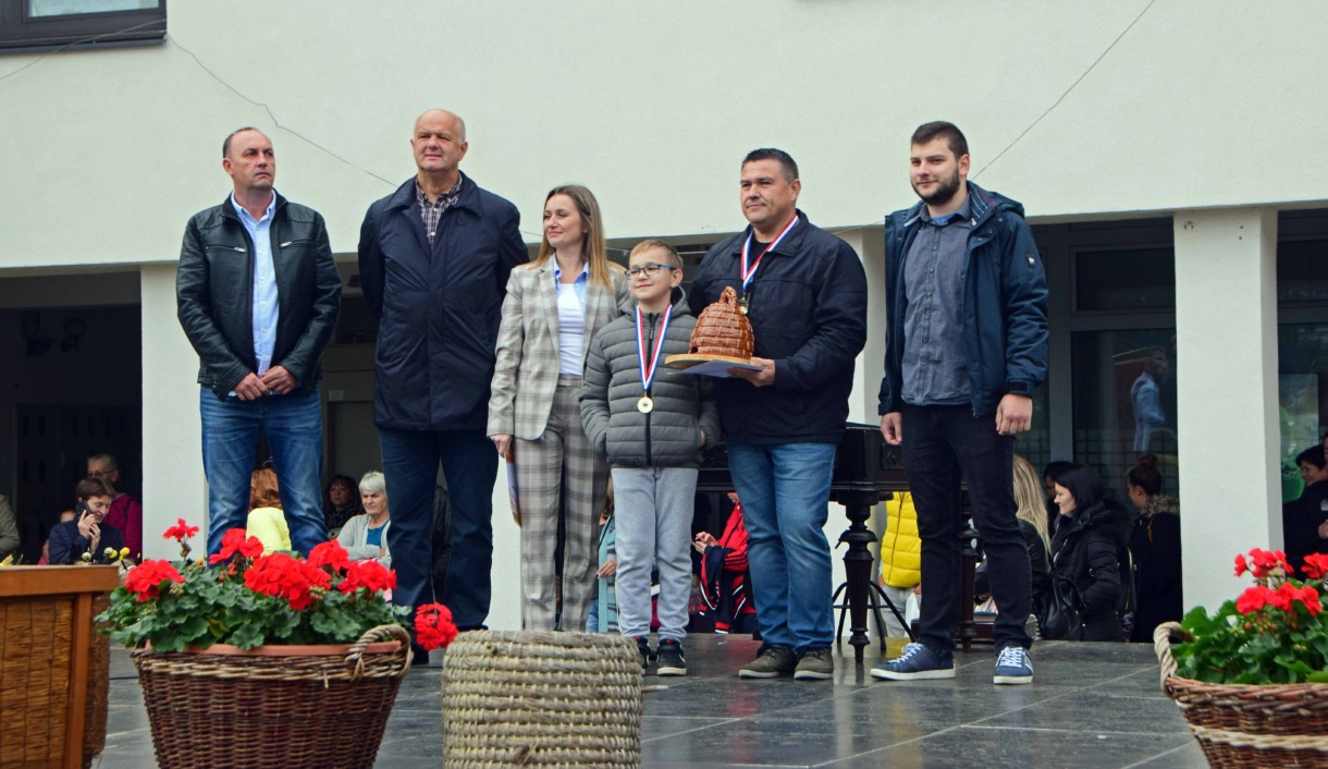 Marijan Gašparov zlatni je šamion izložbe meda