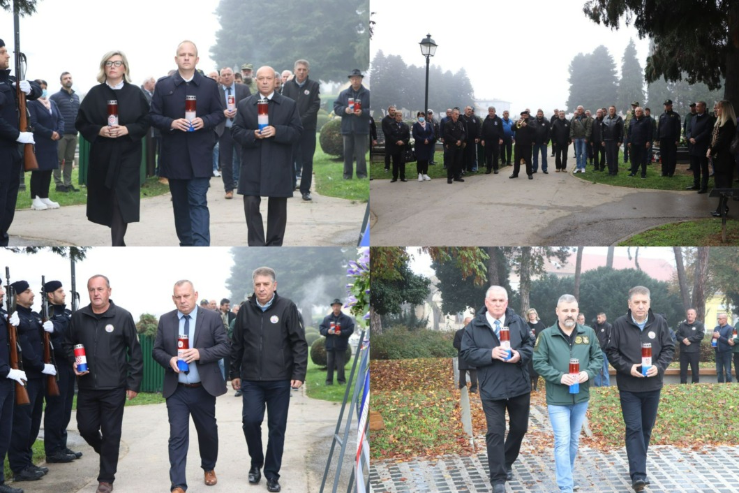 Polaganje vijenaca kod Križa života na koprivničkom groblju