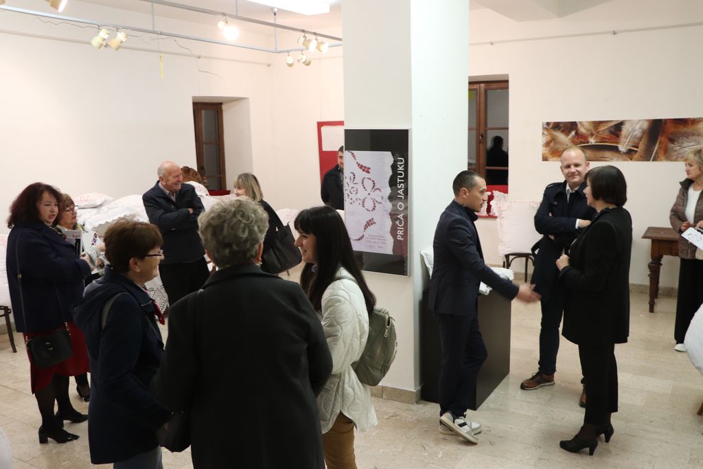 Izložba 'Priča o jastuku' u Galeriji Ivan Sabolić u Peterancu