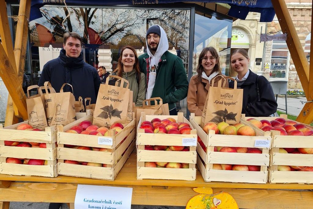 Prikupljanje dobrovoljnih priloga od podjele jabuka