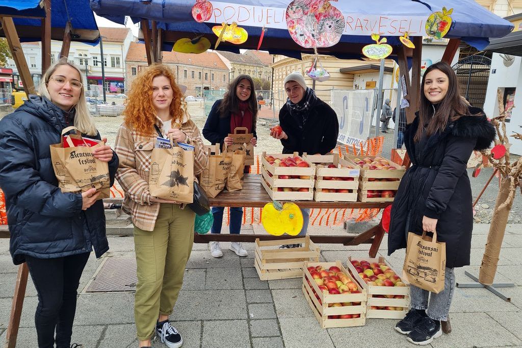 Prikupljanje dobrovoljnih priloga od podjele jabuka