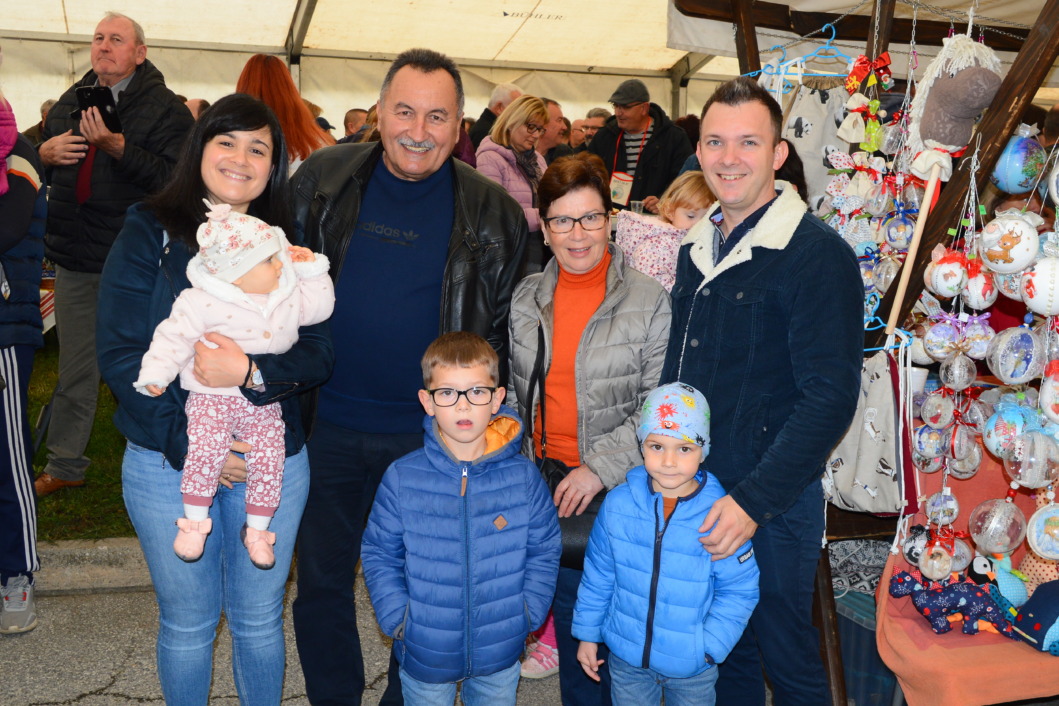 Načelnik Općine Virje Mirko Perok u bogatom programu Martinjskih dana uživao je s obitelji