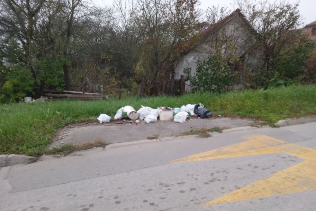 Smeće u koprivničkoj Čakovečkoj ulici