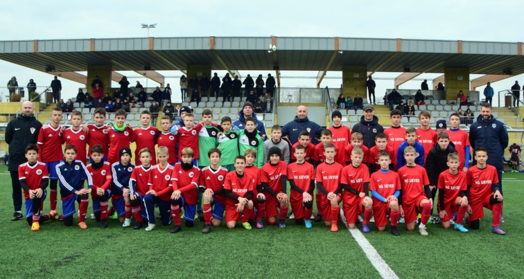 Mladi nogometaši (u-13) sa sjevera s vršnjacima Vasasa