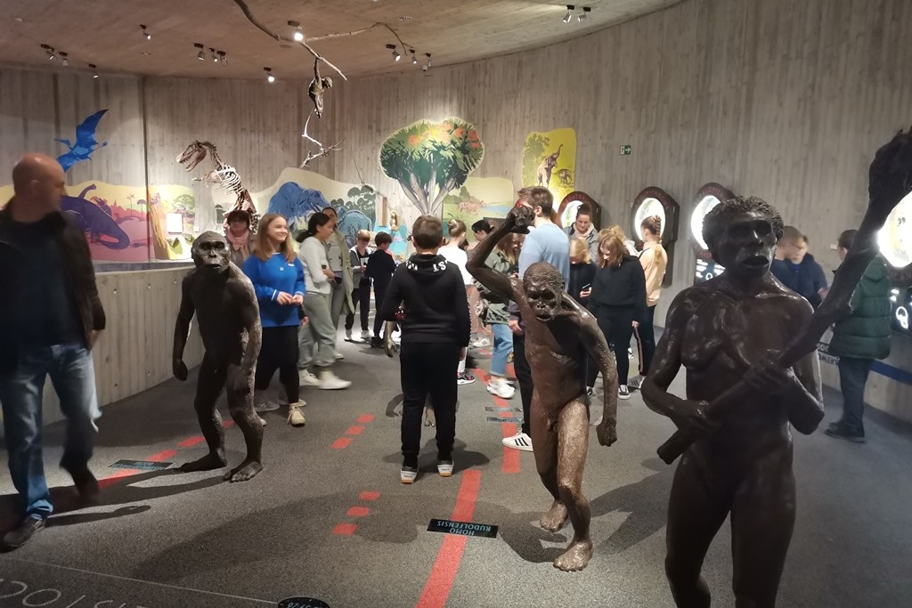 Đurđevački osnovnoškolci u Muzeju krapinskih neandertalaca