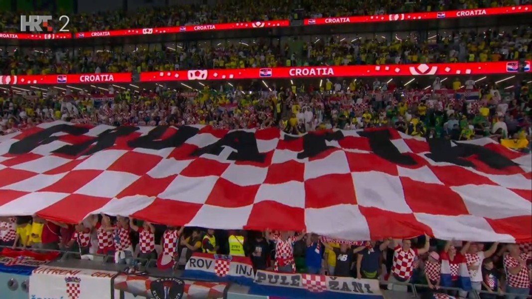 Velika zastava hrvatskih navijača
