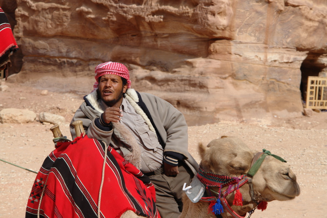 Beduini iznajmljuju deve za jahanje