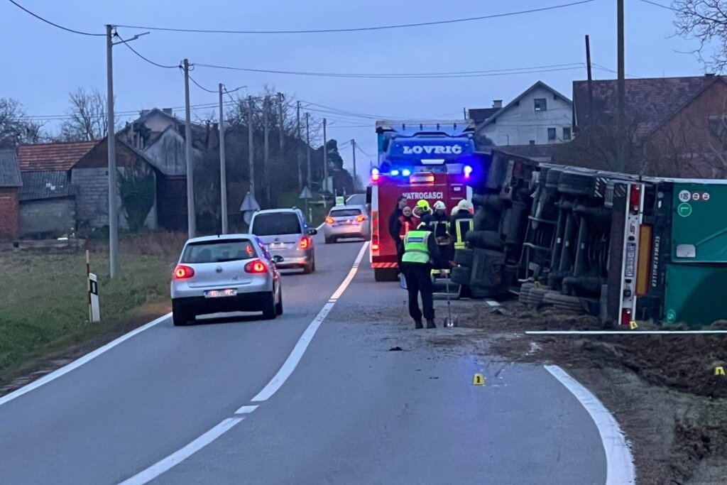 Šleper je sletio s ceste kraj uklete kuće u Škrinjarima