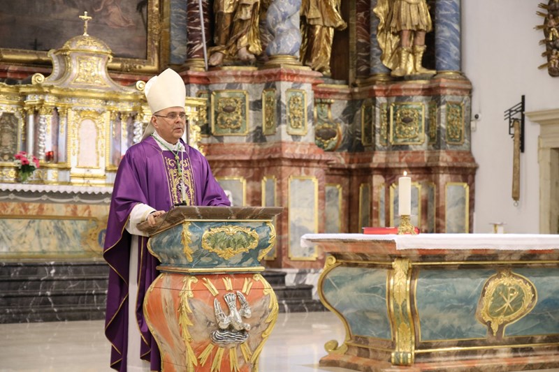 Varaždinski biskup mons. Bože Radoš
