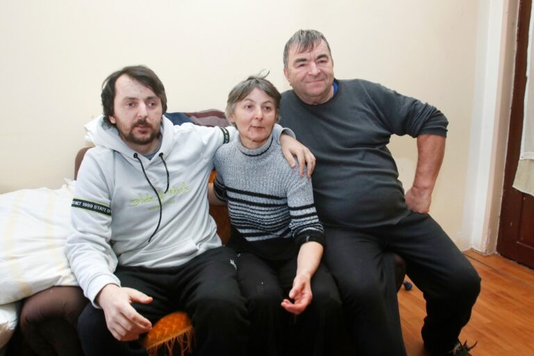 Ivan Mulvaj i njegovi roditelji Biserka i Zvonko
