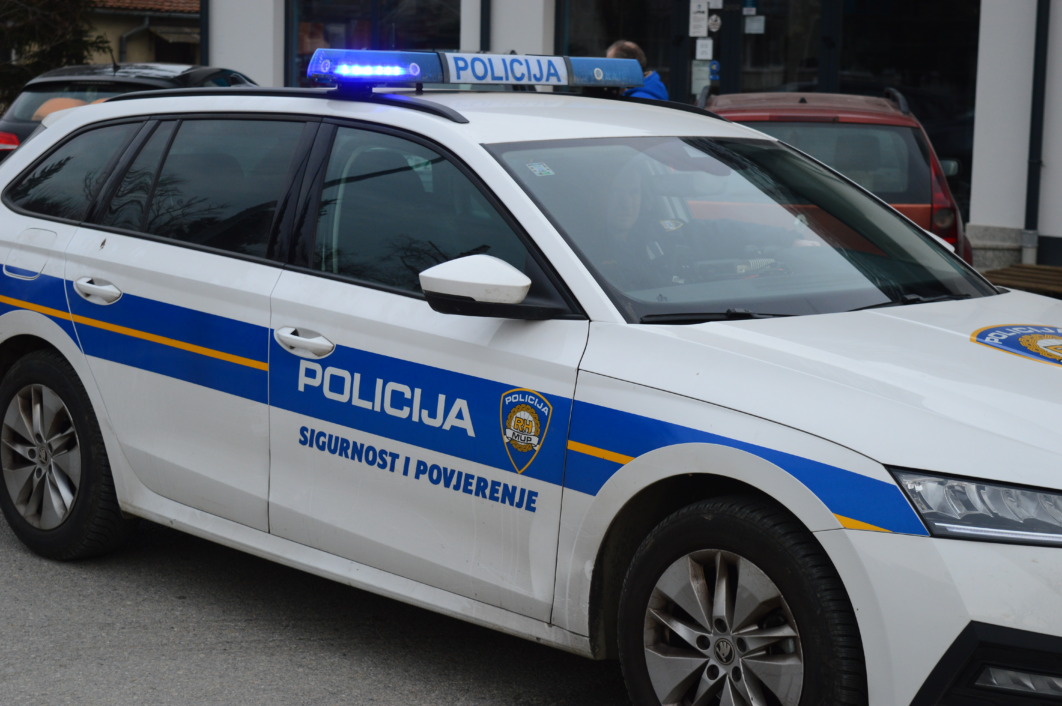 Policijski automobil