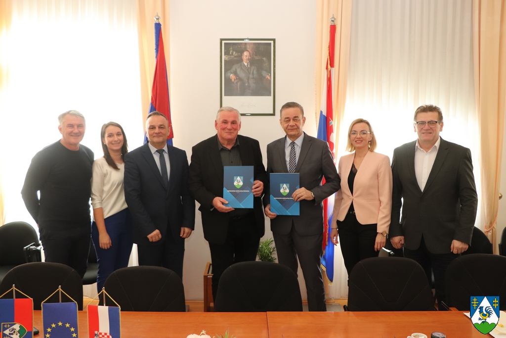 Delegacija županijske Zajednice sportova na potpisivanju ugovora s Koprivničko-križevačkom županijom