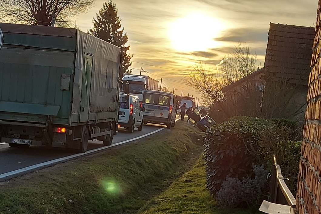 Vozačica automobila sletjela je s ceste