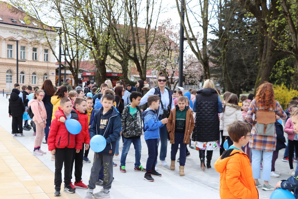 Svjetski dan svjesnosti o autizmu na koprivničkom Zrinskom trgu