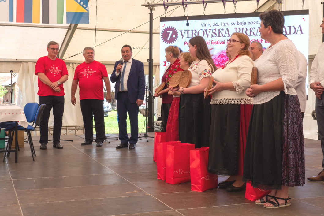 Voditelj Branko Uvodić, kuhar Dražen Đurišević i načelnik Općine Virje Mirko Perok na Prkačijadi