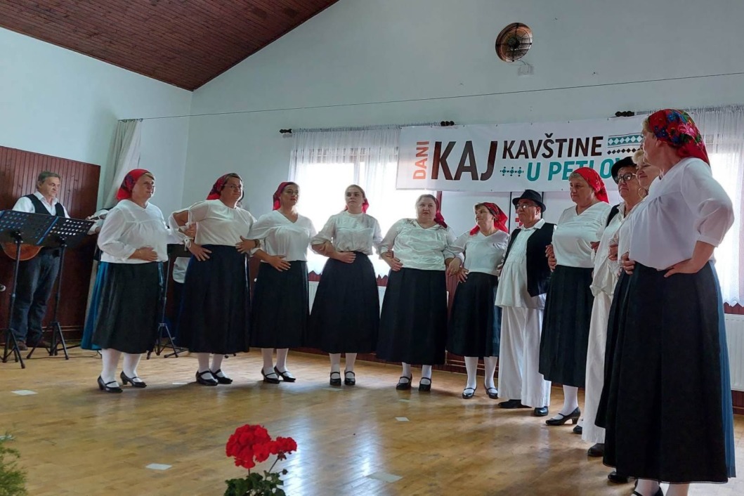 Članovi folklorne udruge Kloštar Podravski u Petlovcu