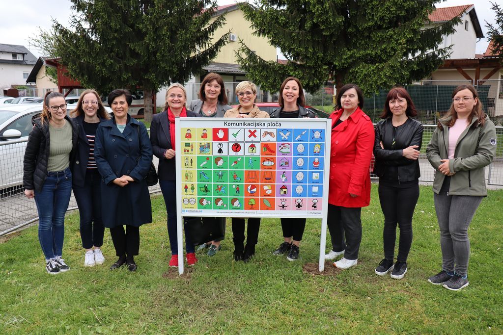 Komunikacijska ploča na dječjem igralištu COOR-a Podravsko sunce