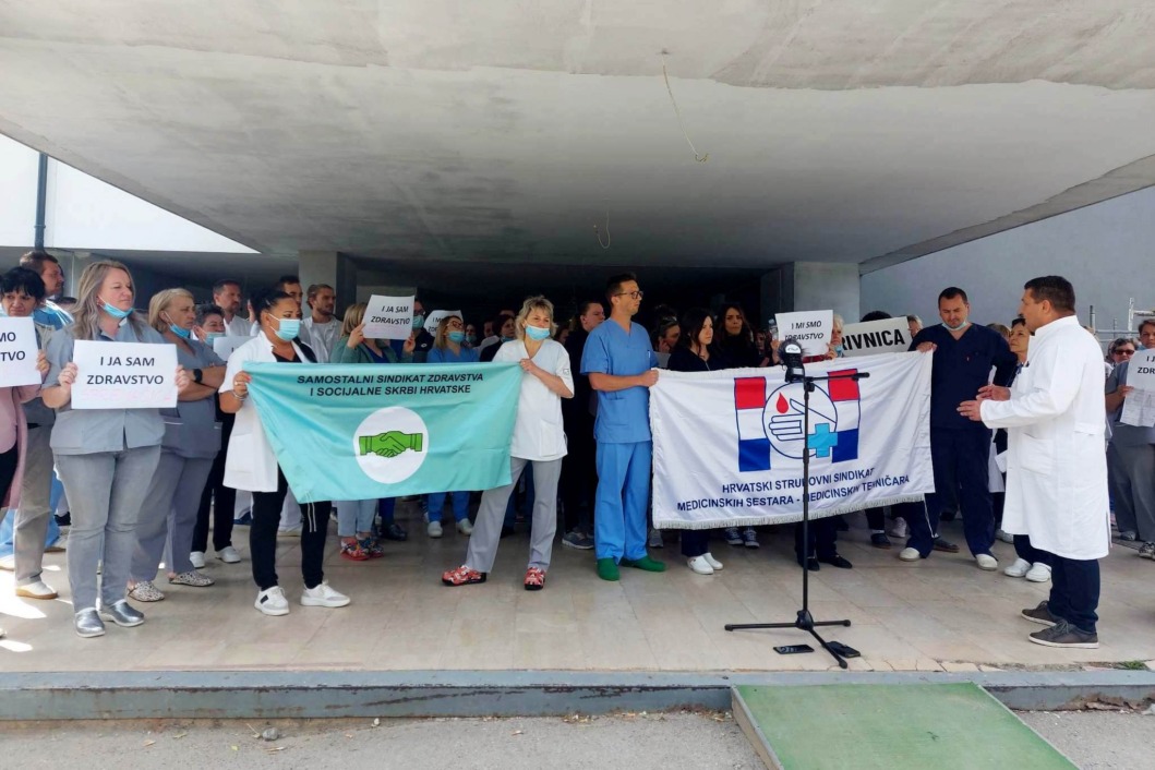 Prosvjed medicinskih sestara i tehničara ispred koprivničke bolnice