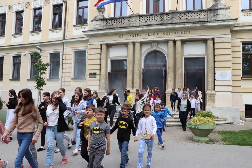 Vježba evakuacije u OŠ Antun Nemčić Gostovinski