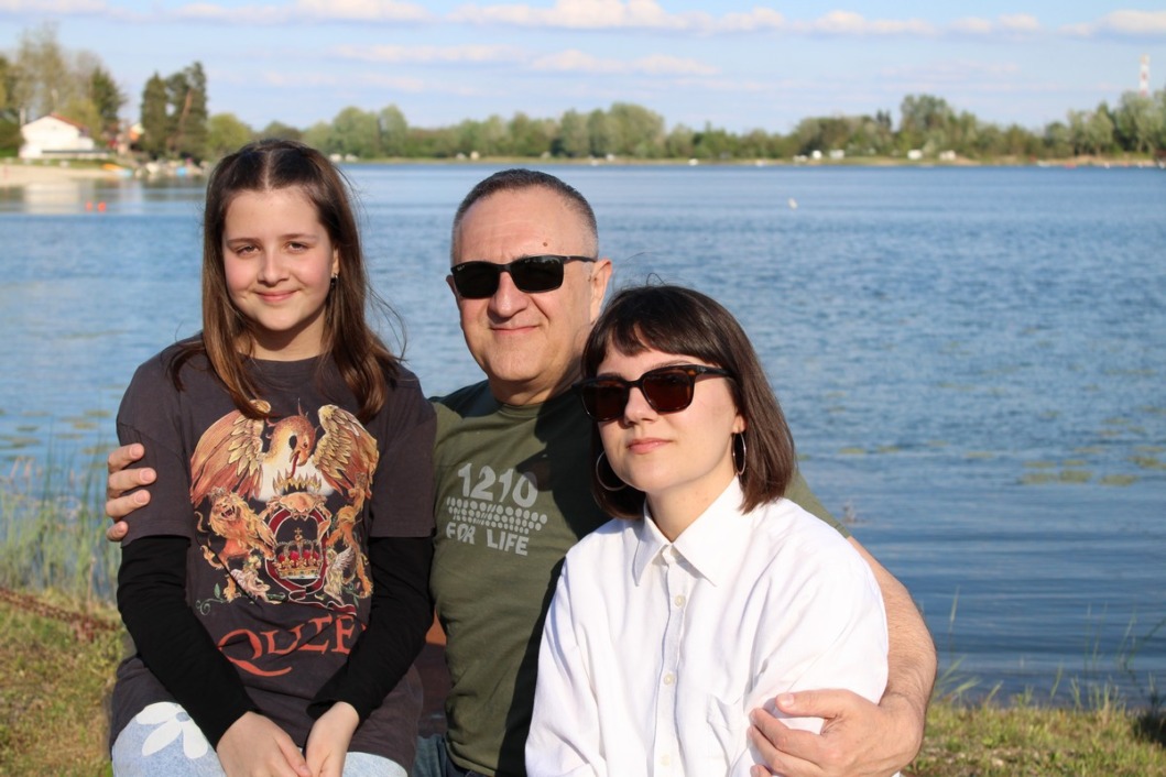 Ivan Krnjić s kćerkama