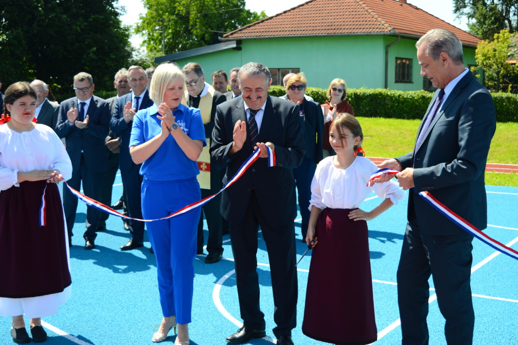 Novo sportsko igralište u Goli otvoreno je prigodnim rezanjem vrpce