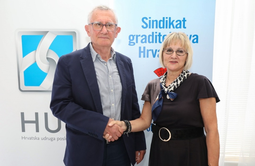 Potpisivanje Kolektivnog ugovora za graditeljstvo između HUP-Udruge poslodavaca graditeljstva (HUP-UPG) i Sindikata graditeljstva Hrvatske (SGH). Ugovore su potpisali Jasenka Vuksic za SGH te Mirko Habijanec u ime HUP-a