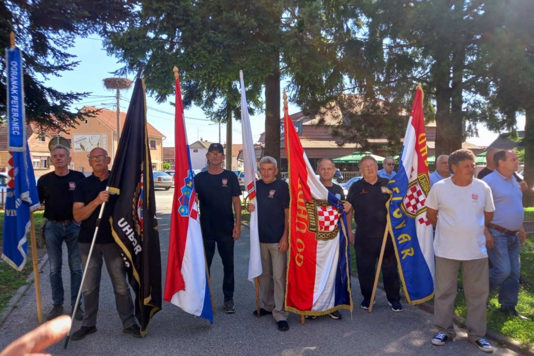 Dragovoljci i branitelji u Peterancu