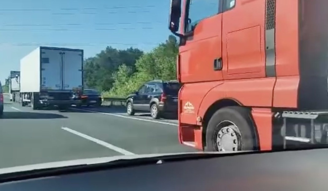 Kamioni na autocesti