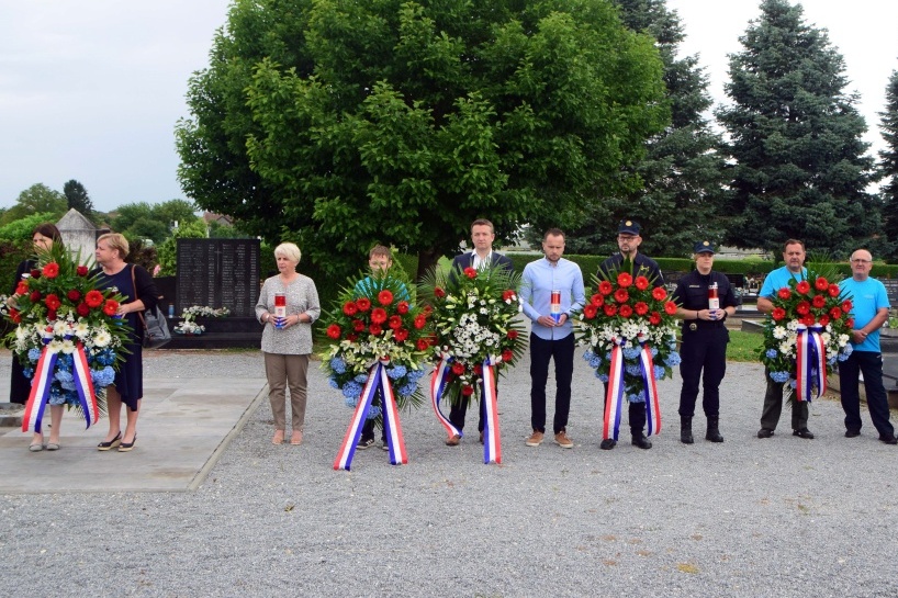 Polaganje vijenaca na đurđevačkom grublju u spomen na poginule branitelje Ivicu Kolara i Petra Jurišu