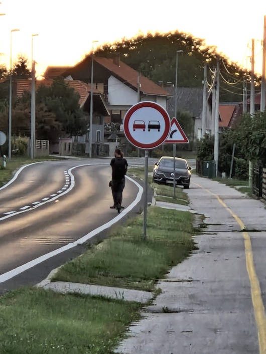 Vožnja (u dvoje) romobilom po Varaždinskoj u Koprivnici