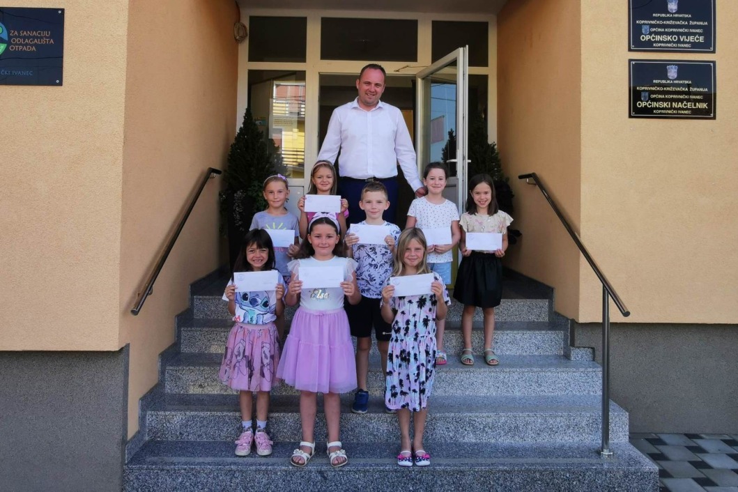 Zoran Vrabelj i osnovnoškolci
