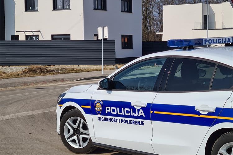 Policijski automobil