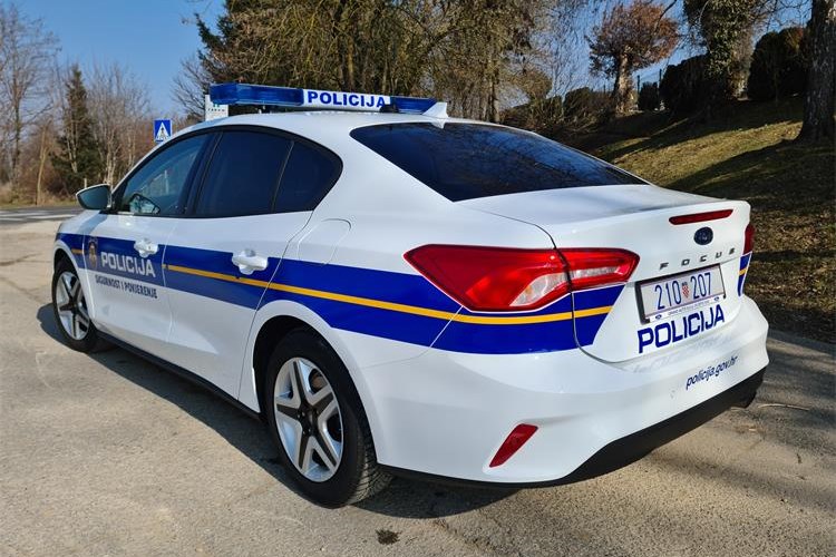 Policijski automobil