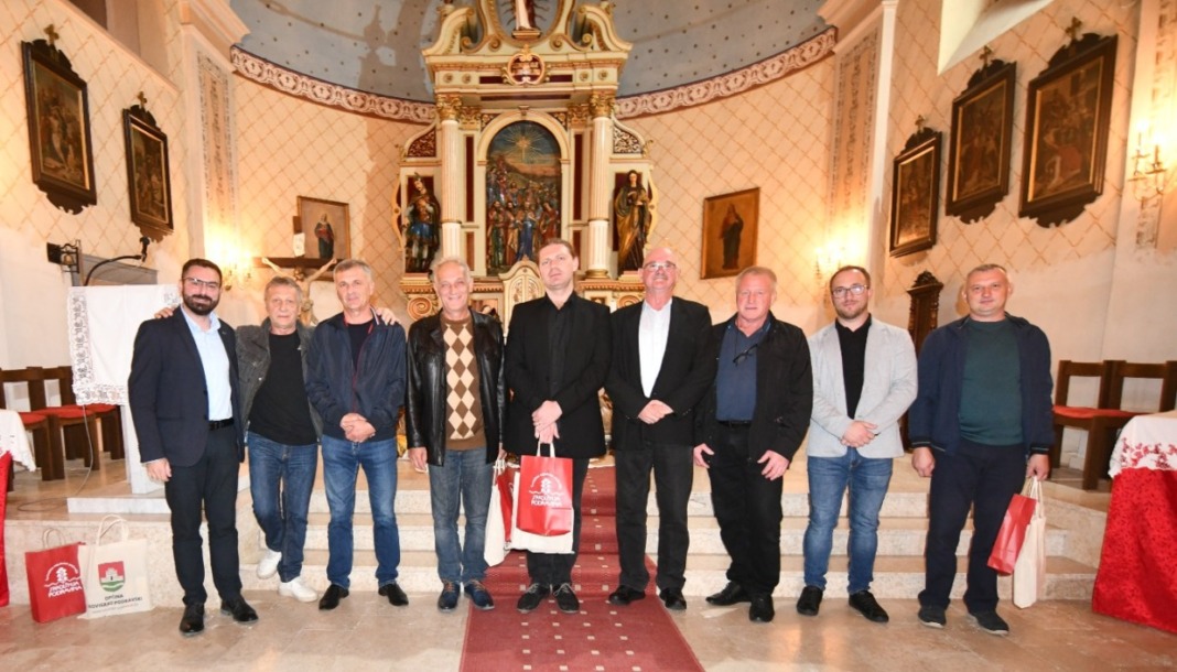 Domaćini i sudionici prve festivalske večeri u župnoj crkvi u Novigradu Podravskom