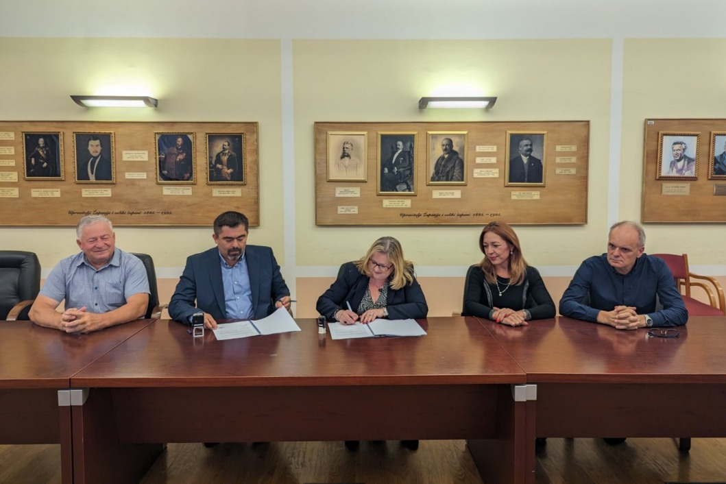 Potpisivanje ugovora za dogradnju dvorane OŠ Bisag