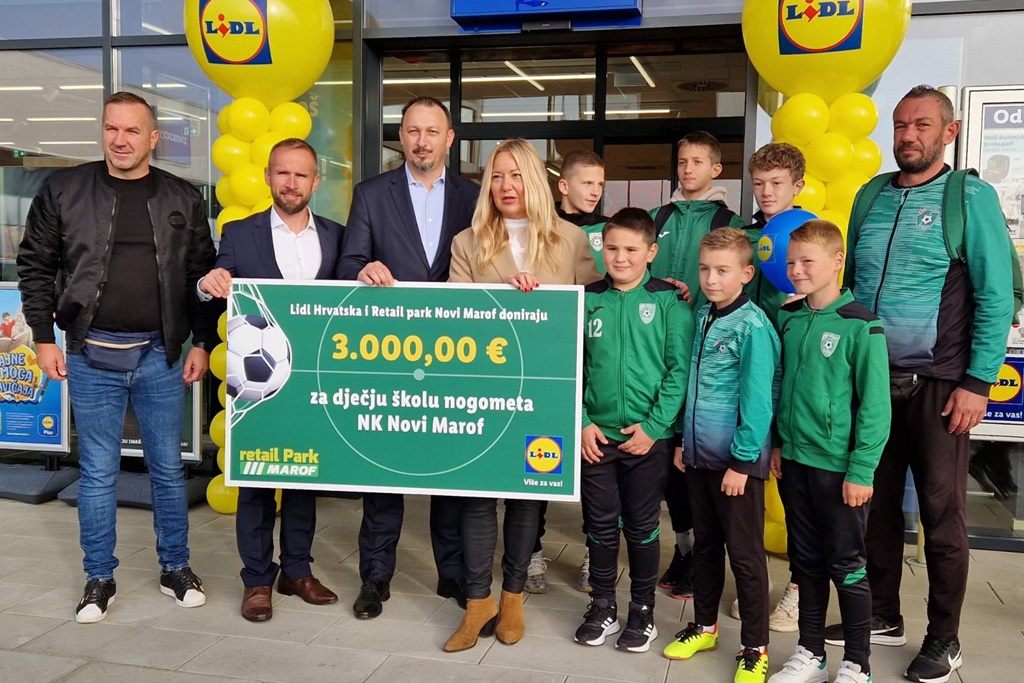 Lidl Hrvatska i Retail park Marof zajednički su prilikom otvorenja Retail parka donirali 3000 eura za dječju školu nogometa NK Novi Marof