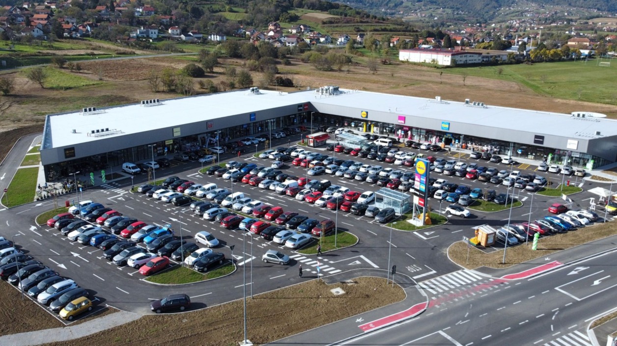 Pogled iz zraka na Retail park Novi Marof