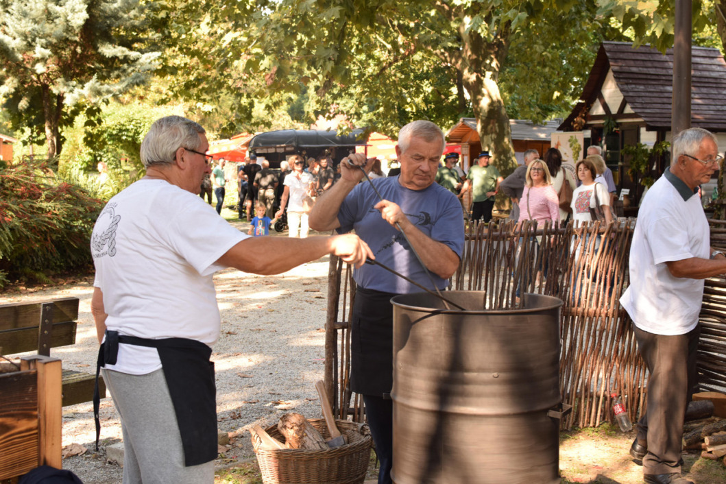 Rasinjski umirovljenici na Podravskim motivima